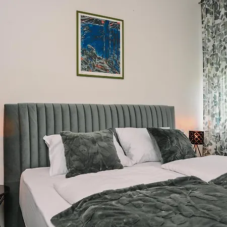 Petra Hills Majestic * אופטיה